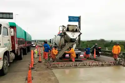 El puente Victoria-Rosario sigue con un solo carril: qué vehículos tienen prohibido el paso
