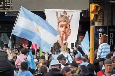 Paraná revive el Mundial en 25 fotos: la muestra que despierta la locura celeste