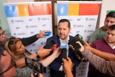 El Paraná ya se lleva familias en Corrientes y los evacuados seguirán creciendo