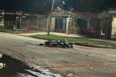 Manejaba su moto por Añatuya y terminó en el hospital: el otro conductor se borró