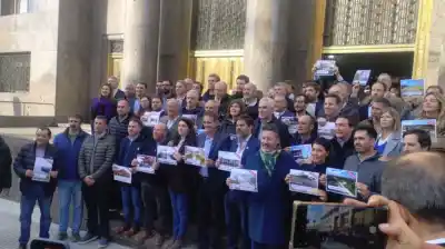 Una movilización masiva se dirige al Ministerio de Economía: ¿Qué reclaman y por qué aseguran que es una ‘estafa vial’?