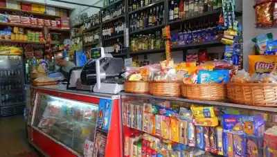 Entra al almacén, compra tres cosas y se va: el nuevo ritual que vacía las góndolas