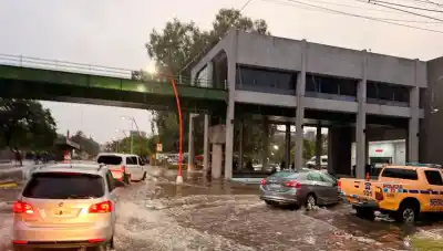 El temporal que paralizó la ciudad: calles convertidas en ríos y vecinos en alerta máxima