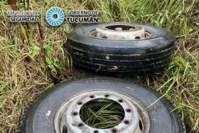 Recuperan seis ruedas robadas de un camión en Monteros