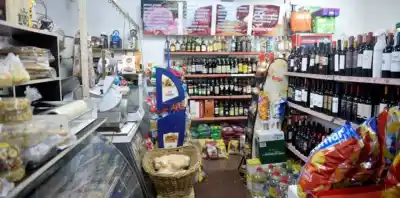 Entraron a un almacén en Rivadavia: no llegaron a la caja, pero se llevaron un botín que nadie esperaba