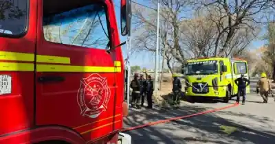 Una casa vacía ardió en llamas durante la madrugada: lo que encontraron al llegar dejó perplejos a los bomberos