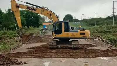 Ruta 21: el puente sobre el río Manantiales tiene movimiento de máquinas y piden un cambio en la forma de manejar