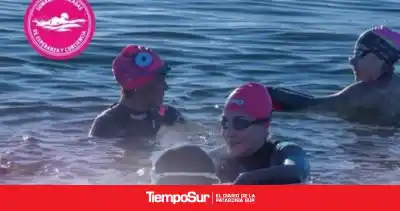 Se largaron al agua helada de Río Gallegos y nadie imaginó con qué se iban a encontrar
