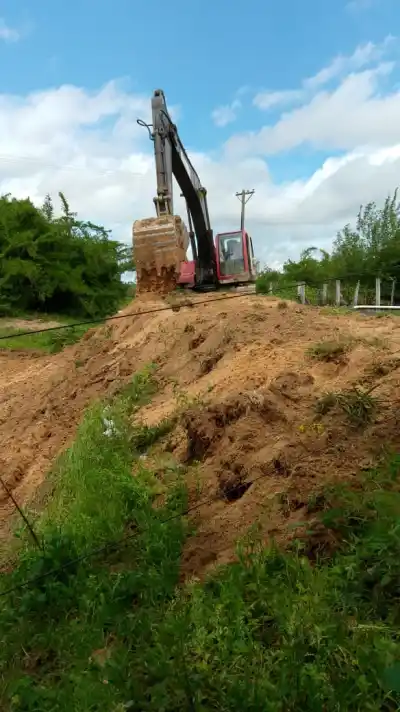 El río Paraná amenaza a Goya: la máquina que ya trabaja en el puerto exterior