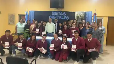 18 estudiantes recibieron un dispositivo que cambiará su futuro educativo