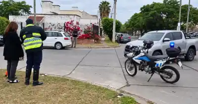 Chocaron en El Huaico y la rueda de una camioneta terminó dentro de la carrocería