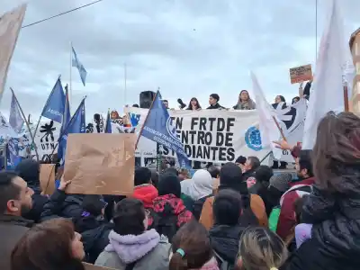 Tres puntos de partida y una sola plaza: así será la marcha universitaria en Río Grande
