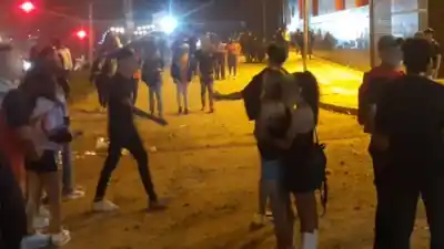Un policía federal fue a bailar a un boliche de Alto Gorriti y la noche terminó con su pistola en manos de una patota