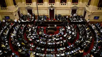 El Gobierno admite que a la oposición le faltan solo 2 diputados para el quórum y teme perder el DNU 70