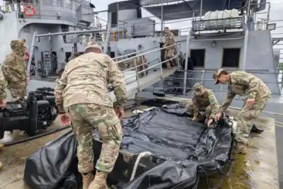 Milei manda la Armada a Corrientes: tres buques y una misión que durará meses
