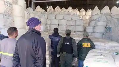 Investigan a una firma de San Nicolás por 30.000 toneladas de un insumo clave para la cocaína