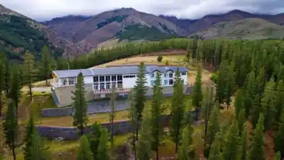 El fin de semana largo dejó una cifra millonaria en Neuquén: las hosterías del norte no tenían una cama libre