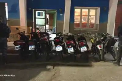 La Policía salió a controlar motos en Catamarca y 14 hombres terminaron arrestados