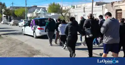 El último adiós a Martina: la despidieron más de 300 personas y su novio sigue en terapia intensiva