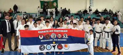 Karatecas misioneros volvieron de Caseros con las valijas llenas de medallas
