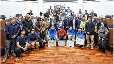 Un nadador, una referente del tiro y seis clubes: el Concejo reconoció a los que brillaron en los Suramericanos