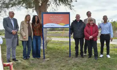 El Centro Arturo Roberts celebró 49 años y una plaza de Gaiman ahora lleva el nombre de un exintendente
