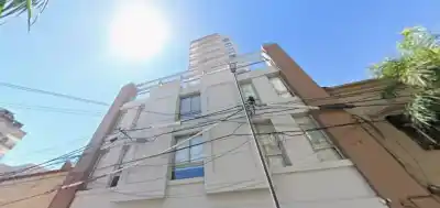 Vecinos del centro no podían creer lo que trababa la puerta del 4° piso
