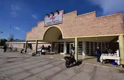 Iba en una ambulancia por la Ruta 7 y terminó hospitalizado tras caer del puente