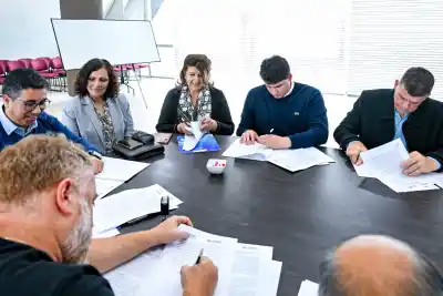 Cuatro intendentes firmaron con Poggi y ya tienen destino para la plata