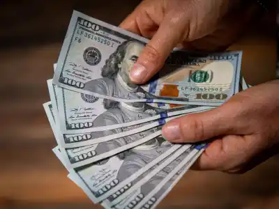 El blue en San Juan quedó $20 arriba de la City: por qué se despegó