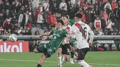 Sarmiento le dio el primer golpe a River en Junín: el Millonario no pudo reaccionar