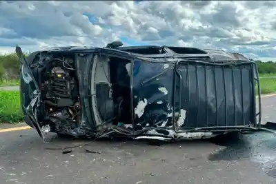 Volcó un utilitario en Ruta 18: dos mujeres terminaron internadas y la ruta quedó cortada