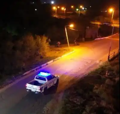 Patrullaban una cancha de Clorinda a las 4:25 y terminaron aprehendiendo a dos hombres