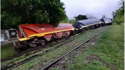 El tren descarriló en una curva de Santa Fe y ahora un choque reaviva el miedo en los barrios