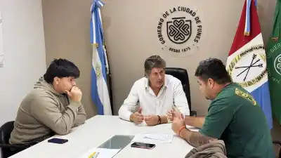 Funes: el intendente recibió al joven agredido en patota y anunció una medida personal