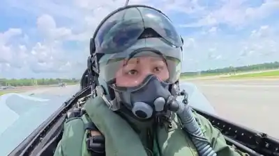 Piloteó sola un caza de combate por primera vez: quién es la reina que rompió el molde en Tailandia
