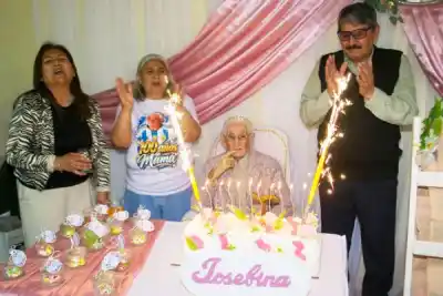 Árraga se paralizó por una vecina que llegó a los 100 y dio una lección