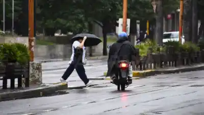 Una fuerte tormenta azotó la ciudad y lo que dejó a su paso obligó a extremar precauciones