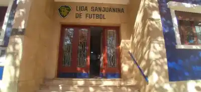 Penal, furia y vestuarios: el equipo que se fue y ahora paga caro