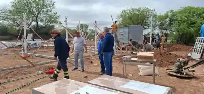 Chacra 57 deja atrás las escuelas rancho: arrancó la obra que los chicos esperaban