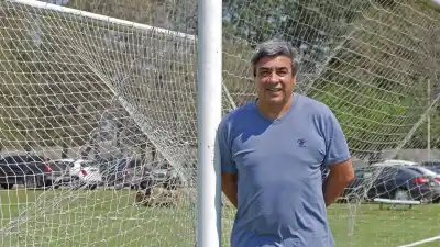 El potrero lo marcó para siempre: la historia de Pepe Basualdo, de los Mundiales al fútbol de veteranos
