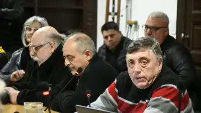 El Concejo escuchó a los taxistas y la pelea por Uber y DiDi se encendió