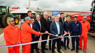 Llaryora inauguró 10 km de autopista en la Ruta 19 y marcó la diferencia con la Nación