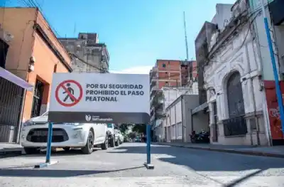 Un edificio en riesgo de colapso obliga a cerrar una calle: ¿qué medidas urgentes están tomando?