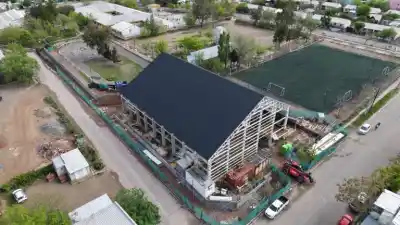 Gaido recorrió la obra de Melipal y dio la fecha del nuevo polideportivo