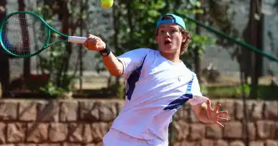 Con solo 14 años, el roldanense que se metió entre los mejores del tenis sudamericano y ahora lo espera Orlando