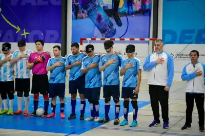 Los Murciélagos cerraron su gira en Sáenz Peña y dejaron una postal que pocos esperaban