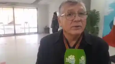 El senador Figueroa Castellanos se suma a la marcha universitaria y apunta contra el Gobierno nacional