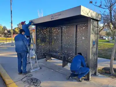 Neuquén ya renovó 100 garitas de colectivos y va por otras 100: los barrios que vienen