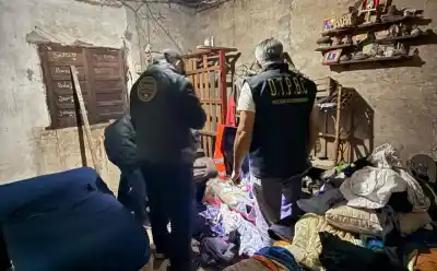 Allanaron una casa en el barrio San Roque y se llevaron cinco celulares: qué buscaban